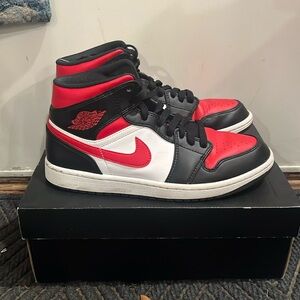 Men's Size 8.5 Used Red & Black & White Air Jordan 1 Mids